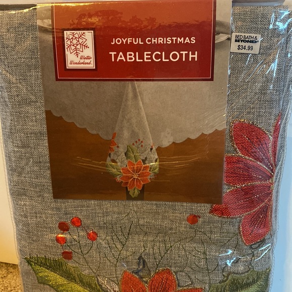 HOLIDAY POINSIETTA TABLECLOTH, 70in round, gray & red, new in bag - Picture 2 of 7